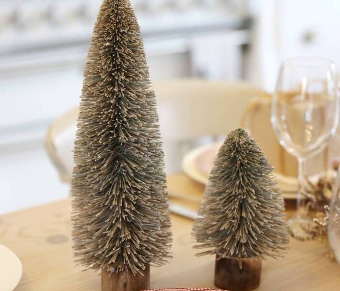 Bristle brush tree decoration ideas