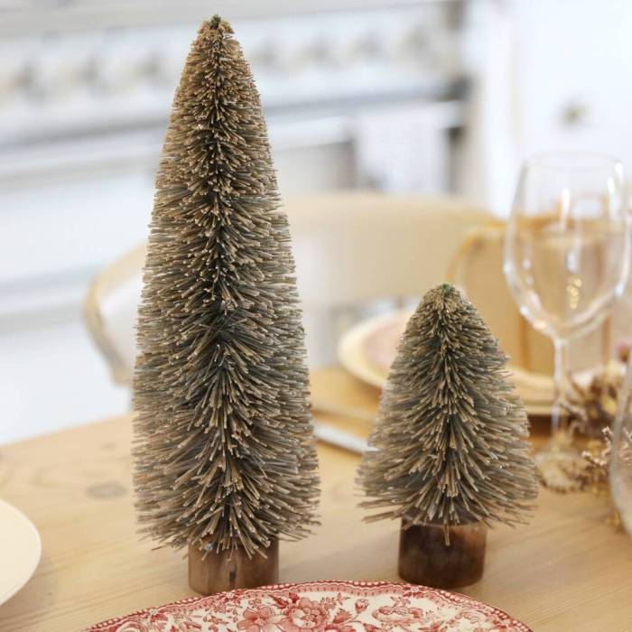 Bristle brush tree decoration ideas